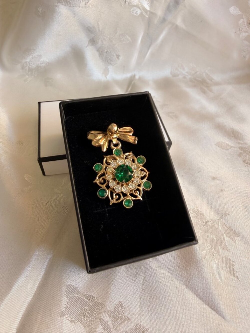 Vintage Gold-Tone Green & Clear Rhinestone Bow Brooch Pin By Karu Arke